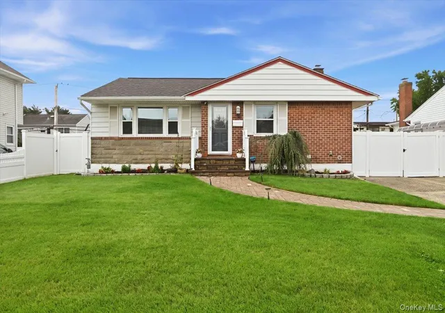 Photo 2 of Sale Pending at 16 Buckner Ave, Oyster Bay, NY 11801 | MLS# 998872 | Listing updated on 2026-08-03