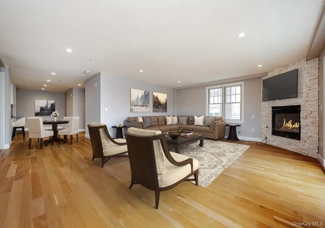 Photo 3 of Condo for sale at 661 W Broadway #402, Long Beach, NY 11561 | MLS# 998882 | Listing updated on 2026-10-06
