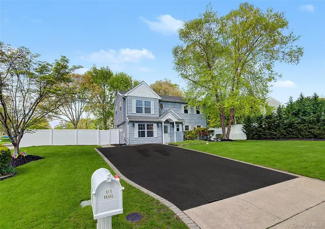 2nd image of 6 Lyons Ln, Brookhaven, NY 11727 | MLS# 998904