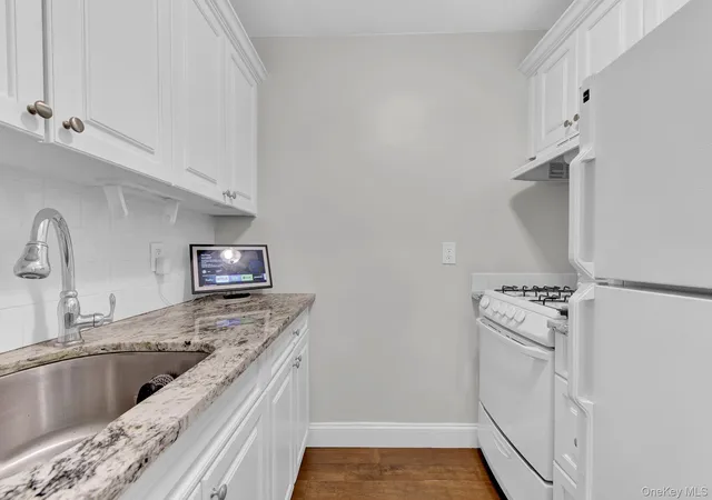 4th image of 3 Birchwood Ct #3H, Mineola, NY 11501 | MLS# 998916