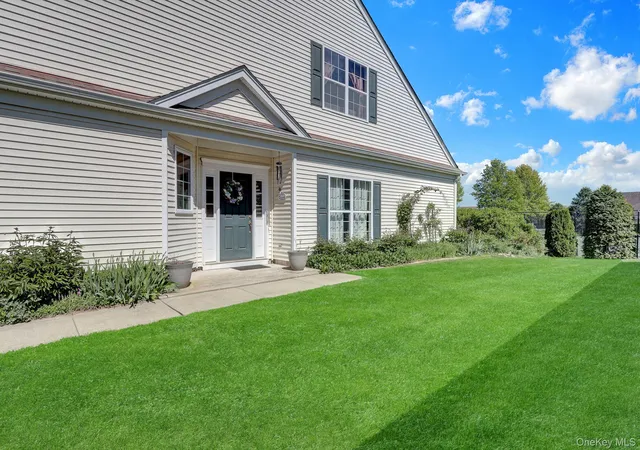 3rd image of 10 Louden Loop, Mount Sinai, NY 11766 | MLS# 998935
