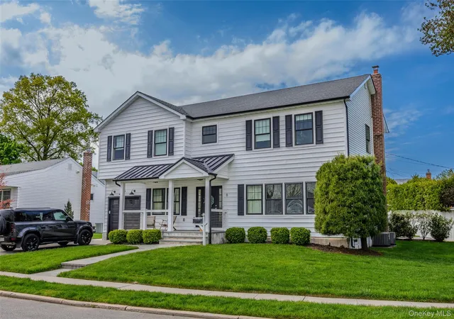 3rd image of 8 Piper Pl, Oyster Bay, NY 11804 | MLS# 998955