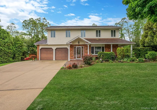 1st image of 28 Manchester Blvd, Babylon, NY 11798 | MLS# 998961