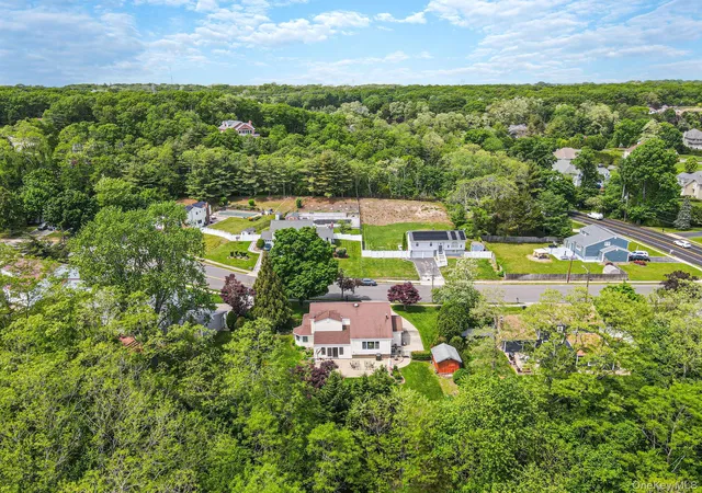 41st image of 28 Manchester Blvd, Babylon, NY 11798 | MLS# 998961