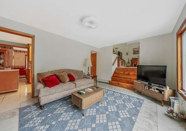 5th image of 28 Manchester Blvd, Babylon, NY 11798 | MLS# 998961