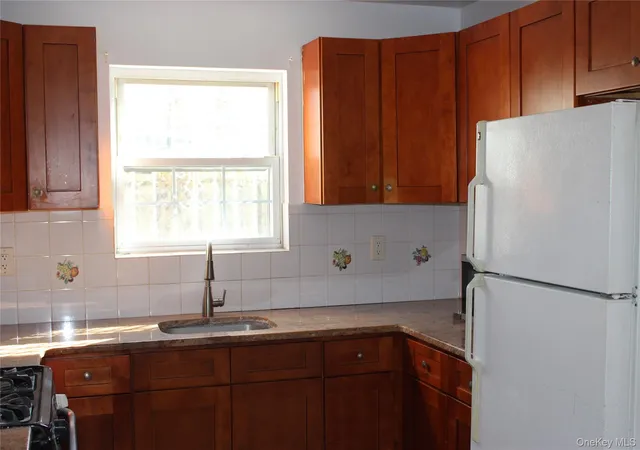 Photo 3 of Sale Pending at 55 Wyona St, Brooklyn, NY 11207 | MLS# 998981 | Listing updated on 2026-07-17