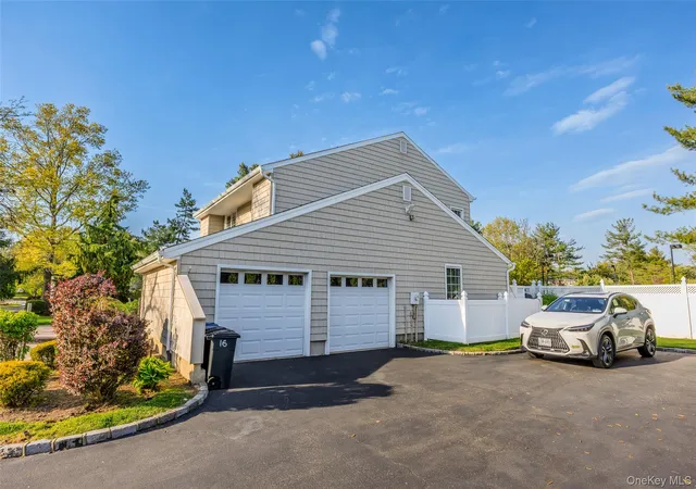 4th image of 16 Cabriolet Ln, Melville, NY 11747 | MLS# 998983