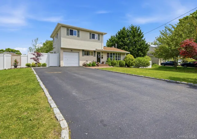 3rd image of Riverdale 23, Islip, NY 11769 | MLS# 998996