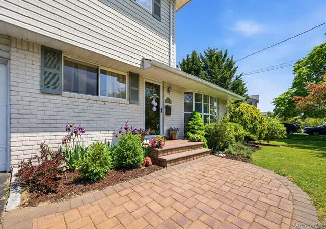 4th image of Riverdale 23, Islip, NY 11769 | MLS# 998996