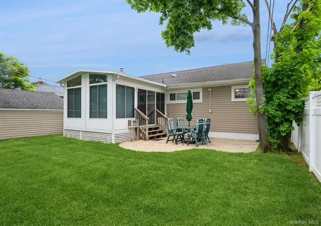 15th image of 361 Spruce Ln, Hempstead, NY 11554 | MLS# 999022