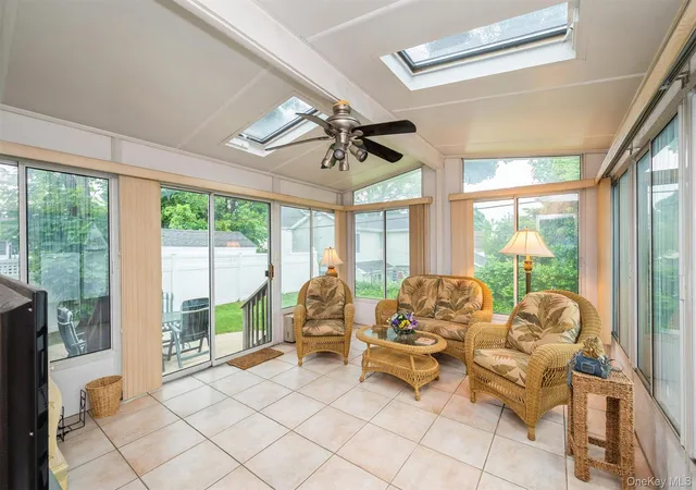 2nd image of 361 Spruce Ln, Hempstead, NY 11554 | MLS# 999022