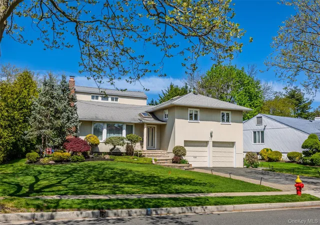 3rd image of 77 Lake Dr, New Hyde Park, NY 11040 | MLS# 999031