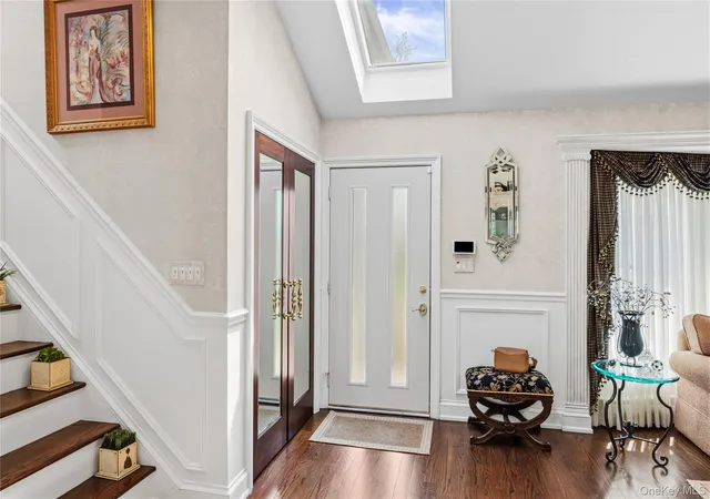 4th image of 77 Lake Dr, New Hyde Park, NY 11040 | MLS# 999031