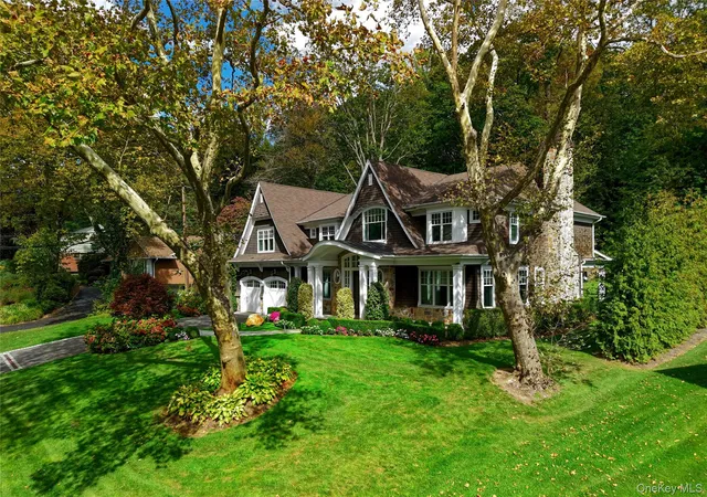 2nd image of 35 Mimosa Dr, Roslyn, NY 11576 | MLS# 999040