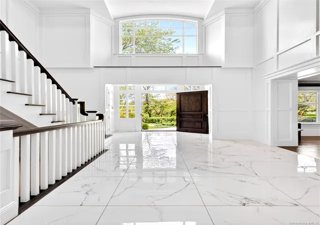 Photo 4 of Sale Pending at 35 Mimosa Dr, Roslyn, NY 11576 | MLS# 999040 | Listing updated on 2026-06-19