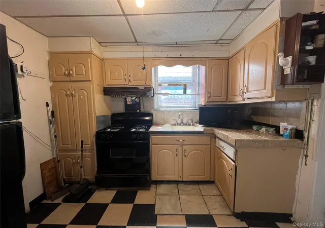 3rd image of 10438 202Nd St, New York, NY 11412 | MLS# 999049