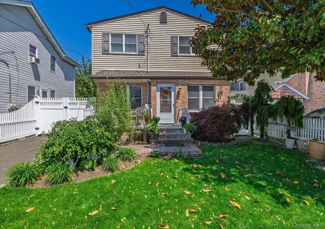 2nd image of 212 Gordon Ave, North Hempstead, NY 11590 | MLS# 999055