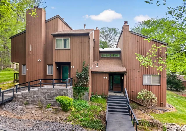 3rd image of 43 Redwood Dr, Highland Mills, NY 10930 | MLS# 999057