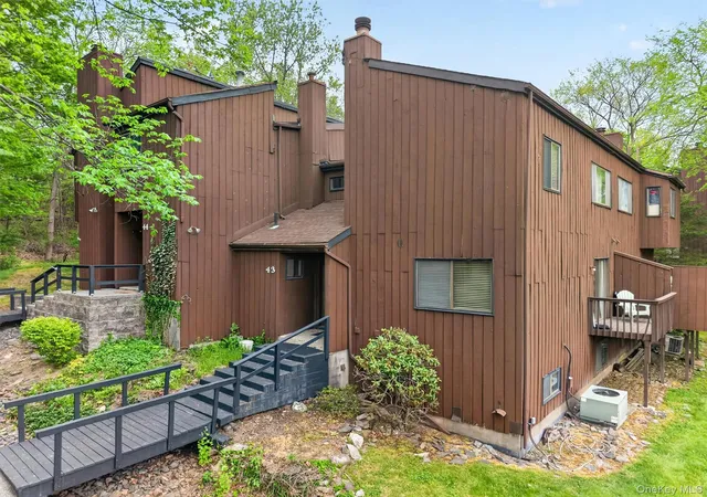 4th image of 43 Redwood Dr, Highland Mills, NY 10930 | MLS# 999057