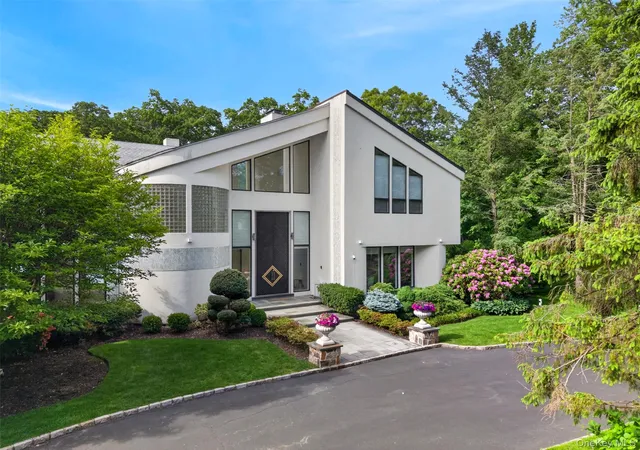 2nd image of 80 Tall Oak Crescent, Oyster Bay, NY 11791 | MLS# 999082
