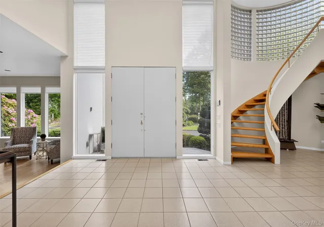 3rd image of 80 Tall Oak Crescent, Oyster Bay, NY 11791 | MLS# 999082