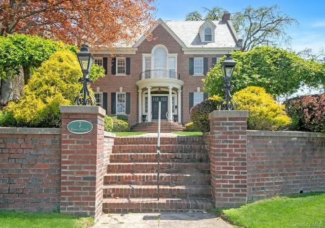 2nd image of 7 Forest Cir, New Rochelle, NY 10804 | MLS# 999120