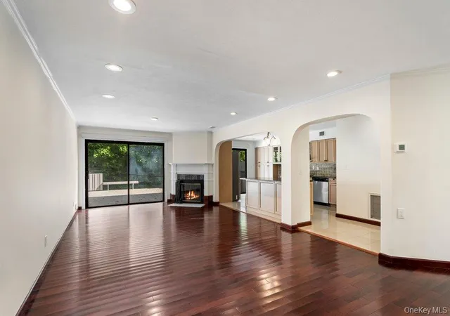 4th image of 41 E View Ct, Oyster Bay, NY 11753 | MLS# 999123