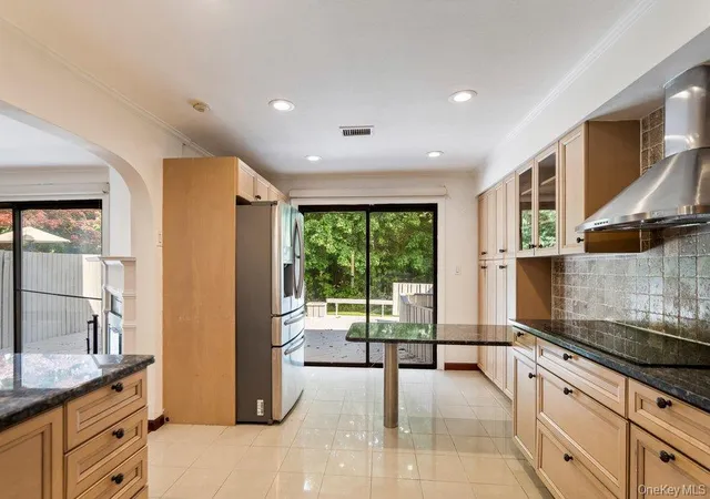 5th image of 41 E View Ct, Oyster Bay, NY 11753 | MLS# 999123