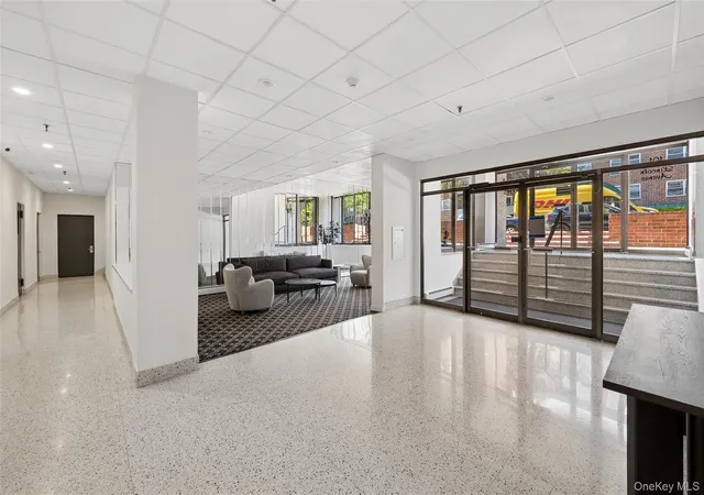3rd image of 101 Lincoln Ave, Mineola, NY 11030
