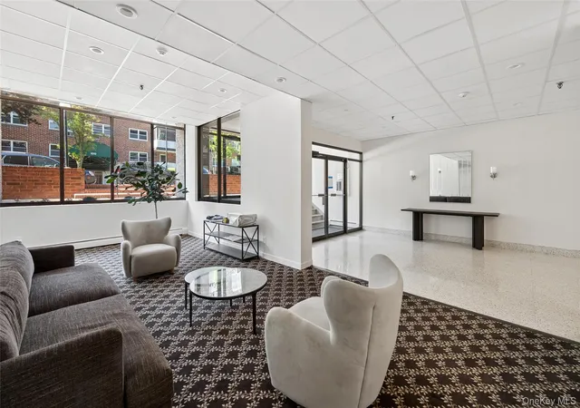 4th image of 101 Lincoln Ave, Mineola, NY 11030