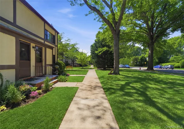 5th image of 286 Cherry Valley Ave #A2, Garden City, NY 11530 | MLS# 999149