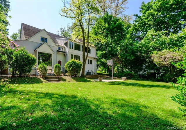 Photo 38 of Single family home for sale at 27 Ridge Dr E, North Hempstead, NY 11021 | MLS# 999153 | Listing updated on 2026-10-08
