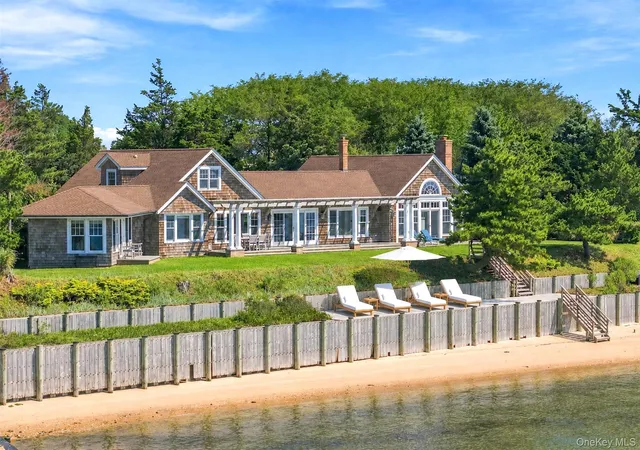 Photo 2 of Single family home for sale at 920 Cedar Point Dr E, Southold, NY 11971 | MLS# 999173 | Listing updated on 2026-08-29