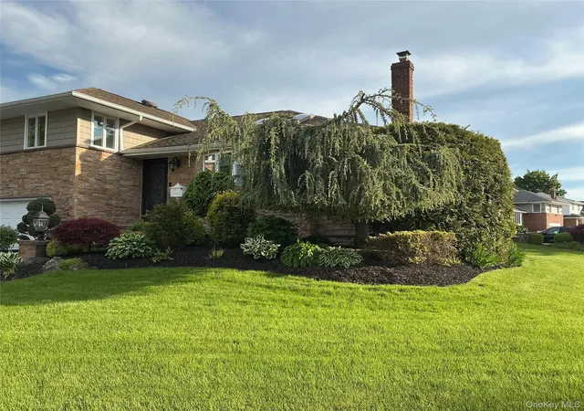 Photo 3 of Sale Pending at 909 Berkshire Dr, Hempstead, NY 11590 | MLS# 999206 | Listing updated on 2026-07-29