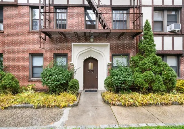 Homes for sale in White Plains, NY | 7 Greenridge Ave #A7, White Plains, NY 10605 | MLS# 999207