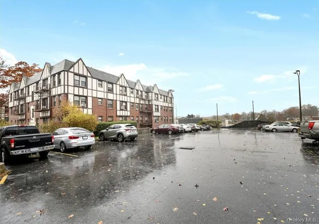 Homes for sale in White Plains, NY | 7 Greenridge Avenue, White Plains, NY 10605 | Houzeo