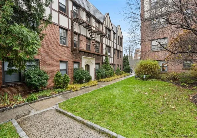 Homes for sale in White Plains, NY | 7 Greenridge Ave #A7, White Plains, NY 10605 | MLS# 999207