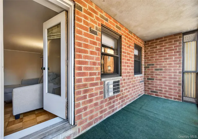 Homes for sale in North Hempstead, NY | 100 Clinton Ave #2Y, North Hempstead, NY 11501 | MLS# 999230
