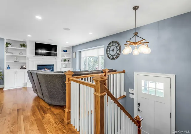 4th image of 62 Craig Rd, Islip, NY 11752 | MLS# 999234