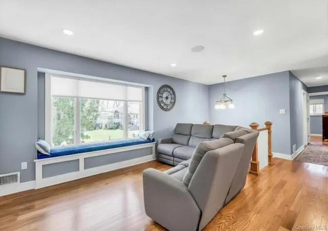 5th image of 62 Craig Rd, Islip, NY 11752 | MLS# 999234