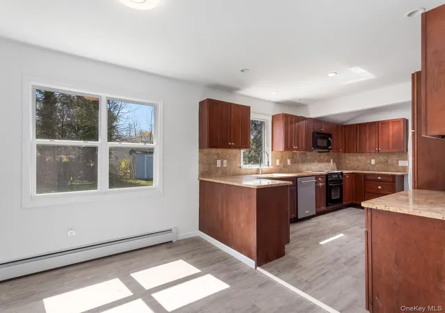 3rd image of 27 Madison St, Greenport, NY 11944 | MLS# 999238