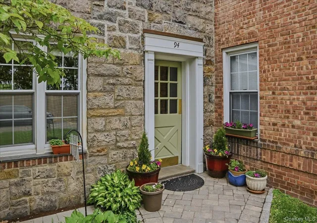 Listing Photo 3 - Condo for sale in building located at 94 Pinewood Rd, Greenburgh, NY 10522 - Unit #3D