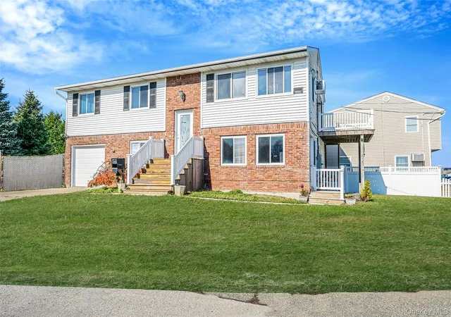 2nd image of 4 Bay Pl, Lindenhurst, NY 11757 | MLS# 999254