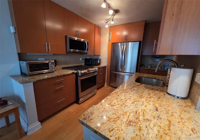 Homes for sale in New York, NY | 18-05 215 St #10 M, New York, NY 11360 | MLS# 999255