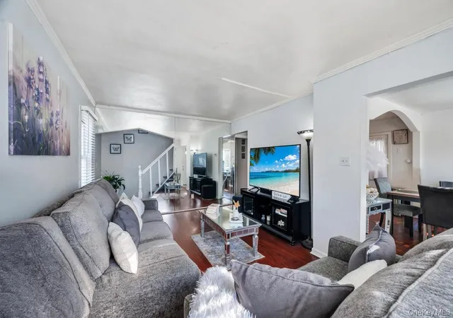 3rd image of 8 Francis Ct, Hempstead, NY 11003 | MLS# 999269