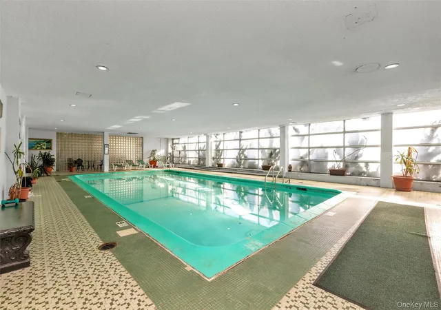 2nd image of 333 E Broadway, Long Beach, NY 11561