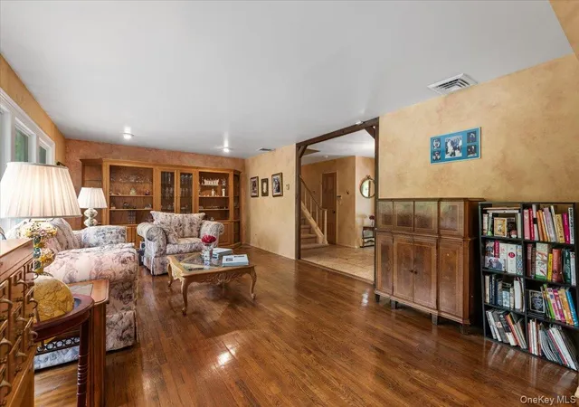 5th image of 6 Apex Rd, Melville, NY 11747 | MLS# 999293