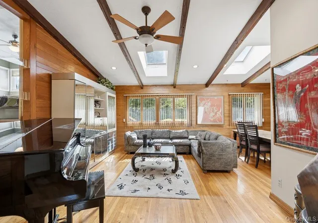 4th image of 8 Pasadena Dr, Oyster Bay, NY 11803 | MLS# 999295