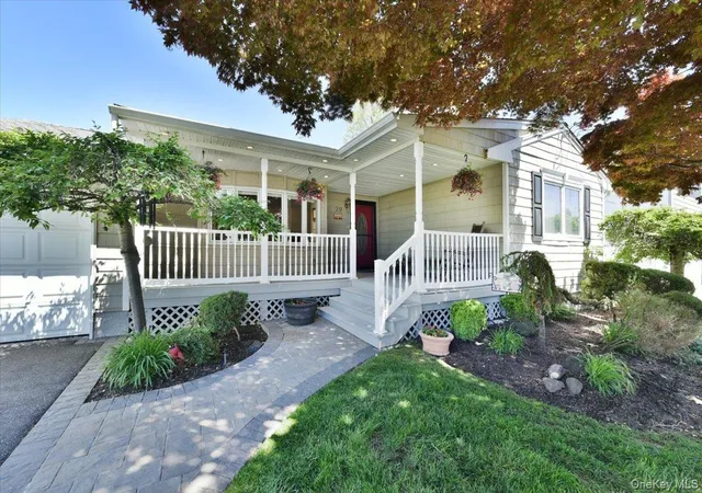 3rd image of 79 Ohio Ave, Oyster Bay, NY 11758 | MLS# 999342