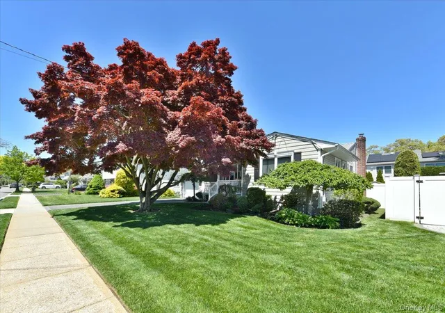 4th image of 79 Ohio Ave, Oyster Bay, NY 11758 | MLS# 999342